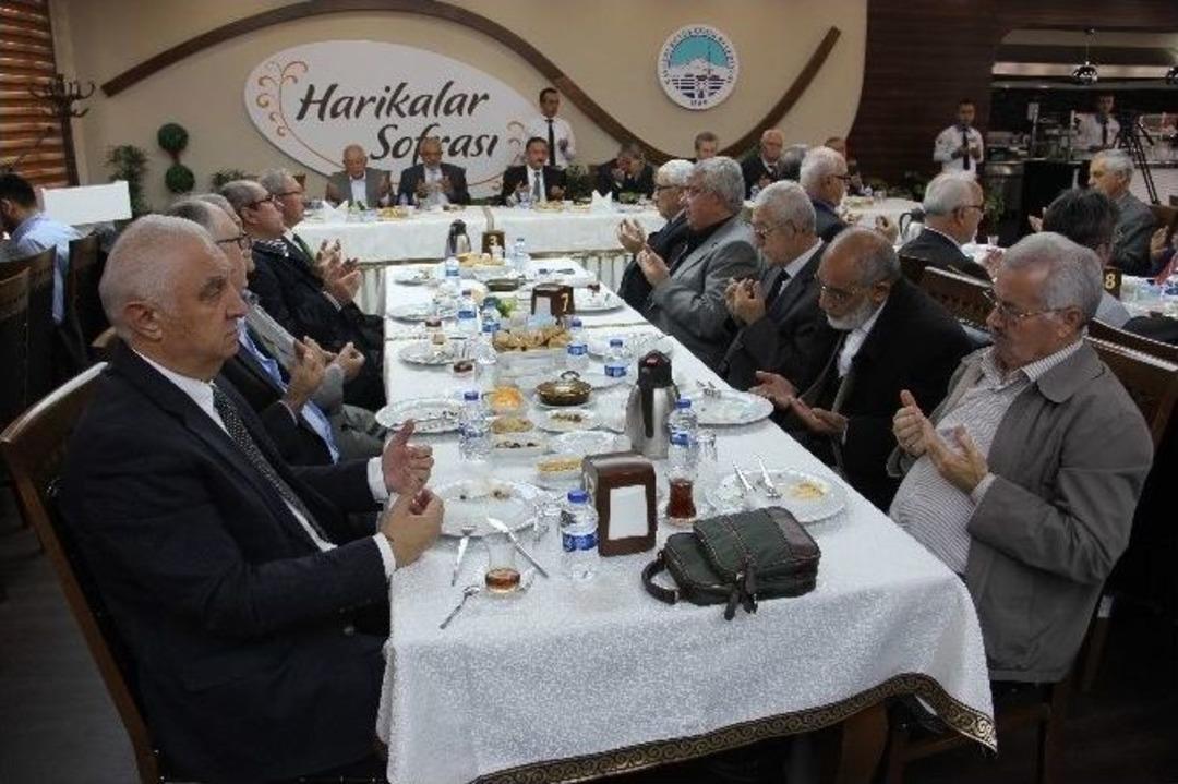 Ak Parti Genel Başkan Yardımcısı Mehmet &Ouml;zhaseki: