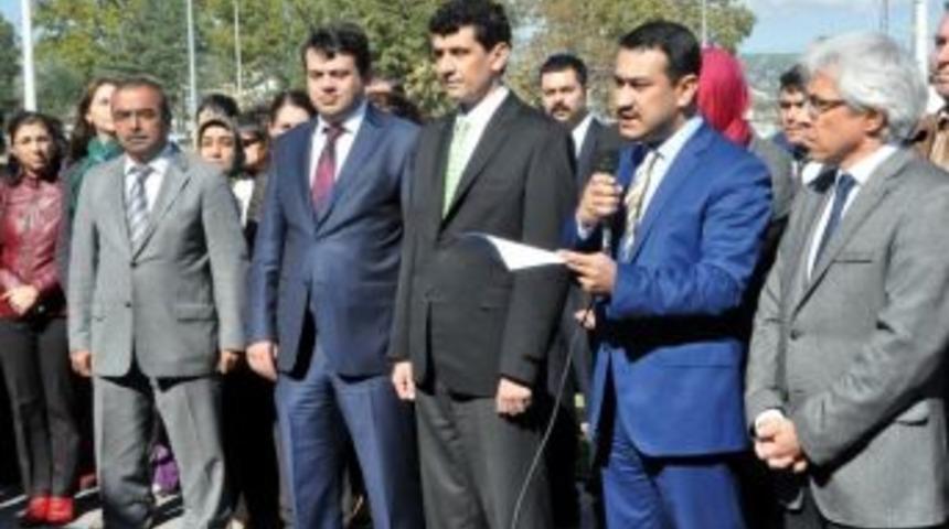 Uşak&rsquo;da Sağlık &Ccedil;alışanları Ter&ouml;r Olaylarını Protesto Etti