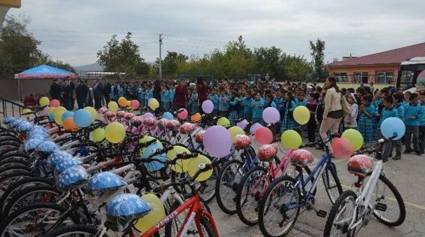 Hareketli Yaşam İ&ccedil;in &Ouml;ğrencilere Bisiklet