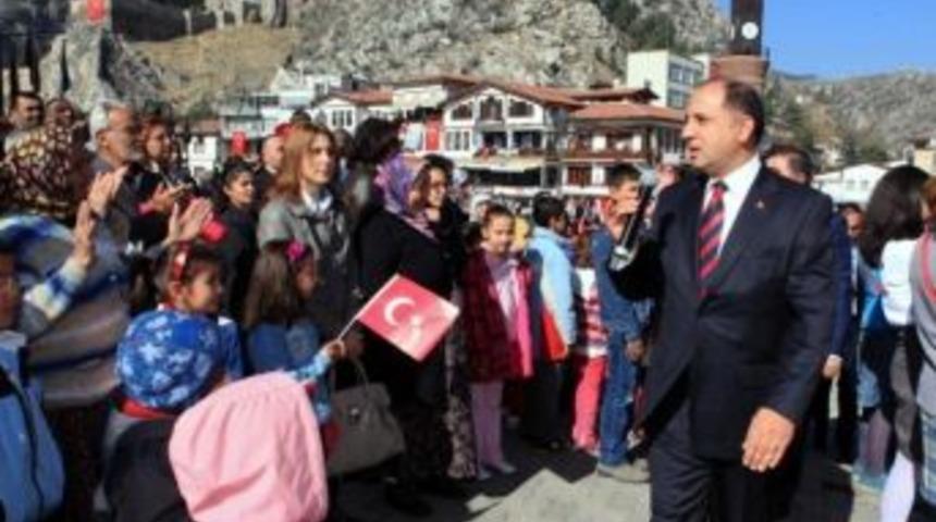 Vali Çomaktekin’den Cumhuriyet Bayramı Mesajı