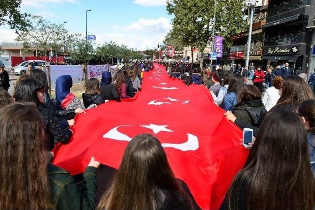 Cumhuriyetin 92&rsquo;nci Yılına &Ouml;zel 92 Metrelik Dev T&uuml;rk Bayrağı