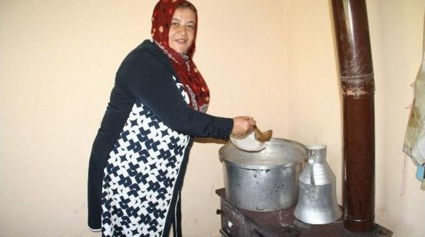 Devrek&rsquo;in M&uuml;fettişler K&ouml;y&uuml;nde Geleneksel Aşure Adeti Yıılardır Kesintisiz Olarak Devam Ediyor