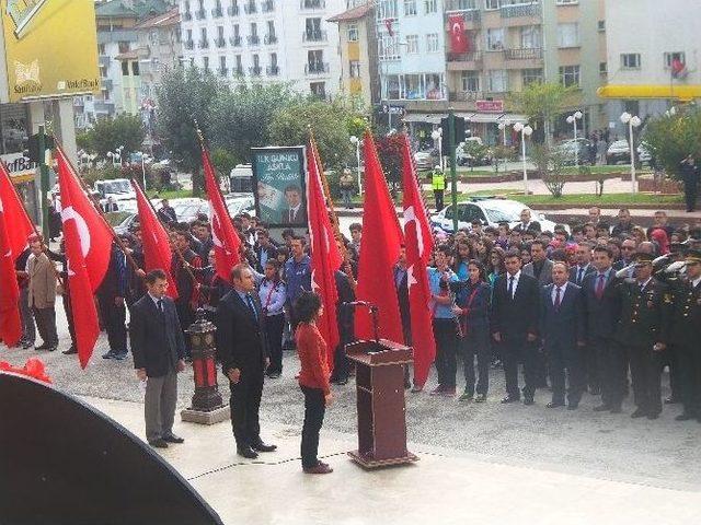 29 Ekim Cumhuriyet Bayramı Tosya’da Çelenk Sunumu İle Başladı