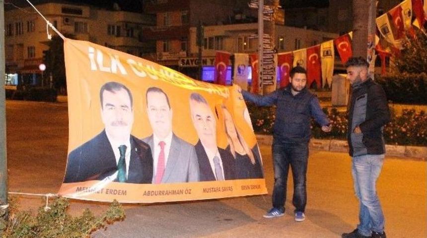 Didim&rsquo;de Ak Parti Afişleri Kesildi