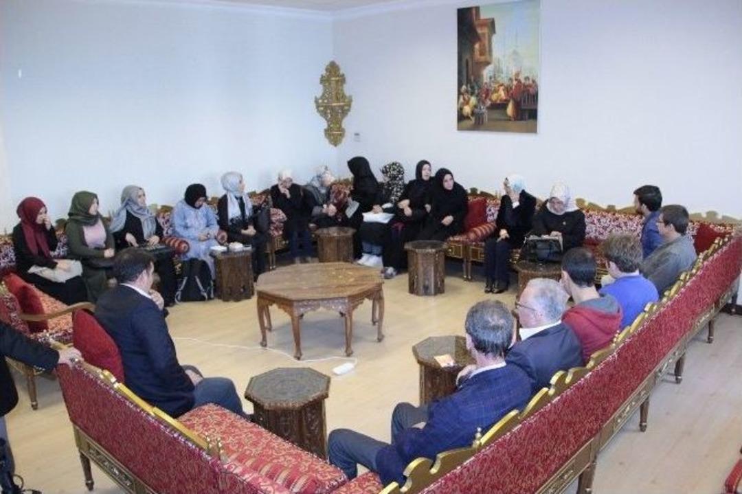 Ak Parti Milletvekili Ravza Kavak&ccedil;ı Kan, &Uuml;niversite &Ouml;ğrencileriyle Buluştu