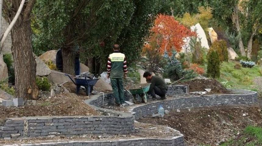 Botanik Bah&ccedil;e&rsquo;de Dere Akacak