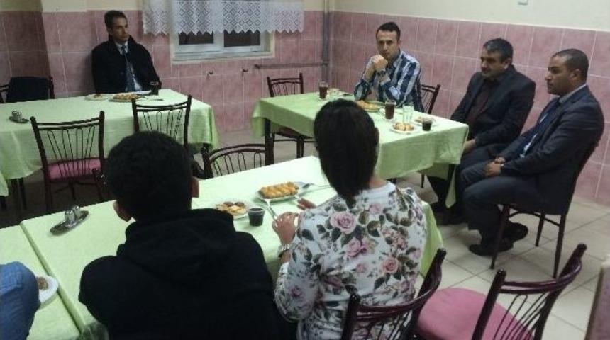 Kaymakam Nesim Işık, Pansiyonda Kalan &Ouml;ğrencileri Ziyaret Etti