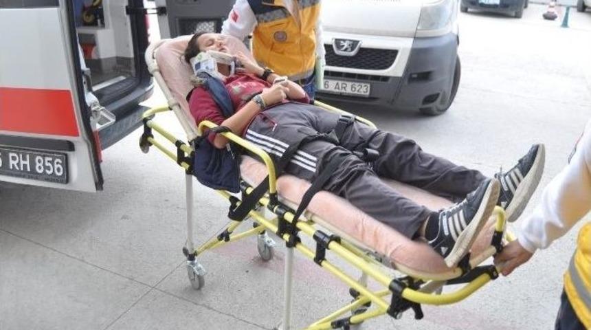 Zincirleme Kaza: &Uuml;&ccedil; Yaralı