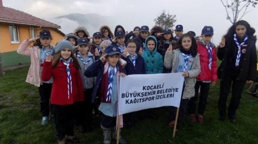 Kocaelili İzciler K&ouml;yl&uuml;lere Aşure Dağıttı
