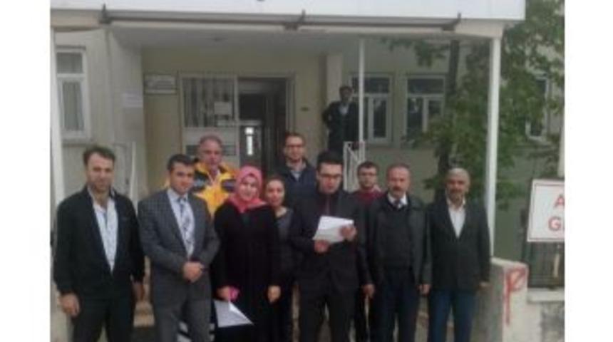 Sincik&rsquo;te Sağlık&ccedil;ılar Ter&ouml;r&uuml; Protesto Etti