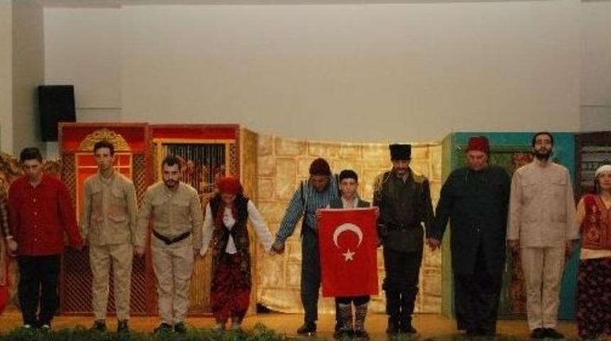 &rsquo;&rsquo;vatan İ&ccedil;in Şehadete&rsquo;&rsquo; Tiyatrosu Rize&rsquo;de Sahne Aldı