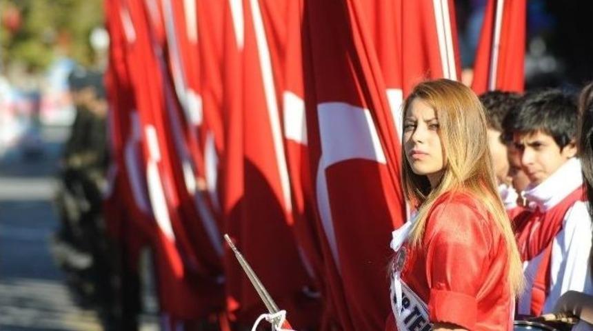 29 Ekim Cumhuriyet Bayramı Uşak&rsquo;ta Coşkuyla Kutlandı