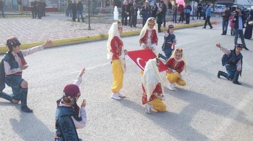 İn&ouml;n&uuml; İl&ccedil;esi&rsquo;nde Cumhuriyet Bayramı Kutlaması