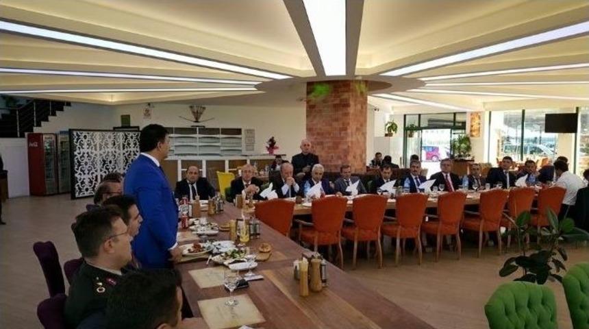 Protokol Cumhuriyet Yemeğinde Buluştu