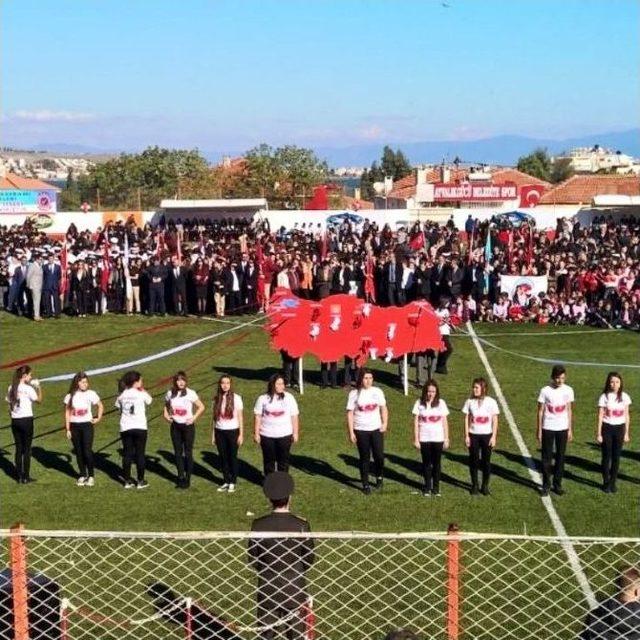 Ayvalık’ta Cumhuriyet Coşkusu