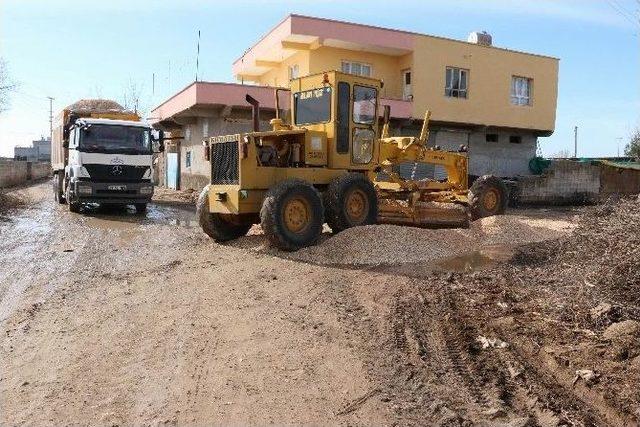 Haliliye Belediyesi 14 Farklı Noktada Yol Yapım Çalışmalarını Sürdürüyor