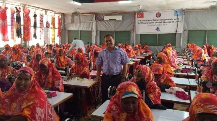 Somali’de Dikiş Eğitimi Alan 100 Kadına Gıda Yardımı