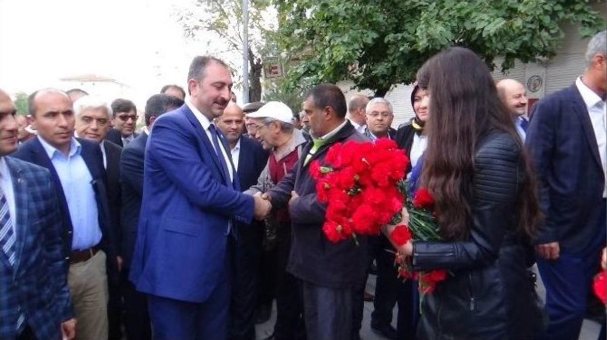 Ak Parti Genel Başkan Yardımcısı G&uuml;l, Esnaf Ziyareti Yaptı