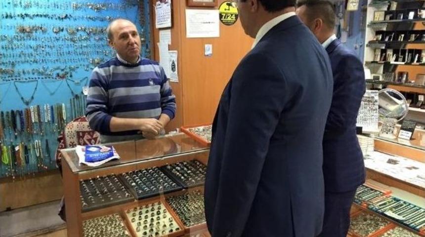 Ak Parti Afyonkarahisar Milletvekili Ali &Ouml;zkaya Se&ccedil;im &Ccedil;alışmalarına Kent Merkezinde Devam Etti