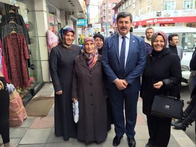 Ak Parti Afyonkarahisar Milletvekili Ali Özkaya Seçim Çalışmalarına Kent Merkezinde Devam Etti