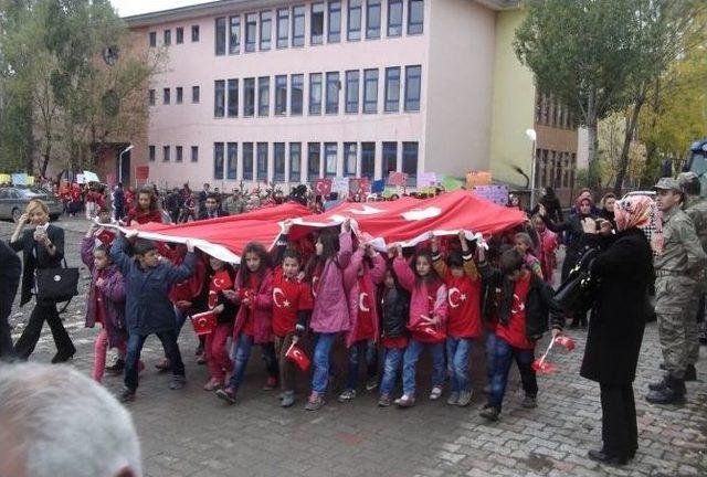 Tekman’da Cumhuriyet Ve Kardeşlik Yürüyüşü