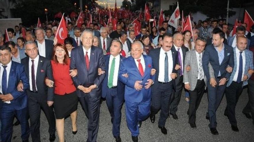 Toroslar&rsquo;da, Cumhuriyet Coşkusu Fener Alayı İle Yaşandı