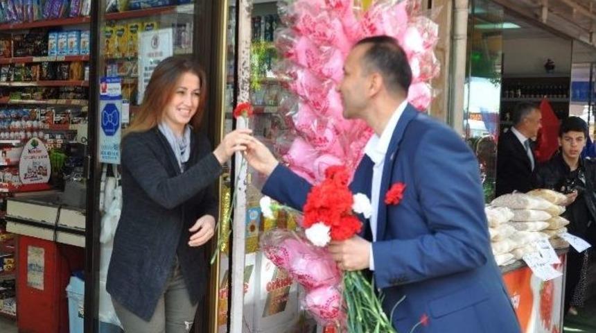 Ak Parti Karanfil Dağıtıp Oy İstedi