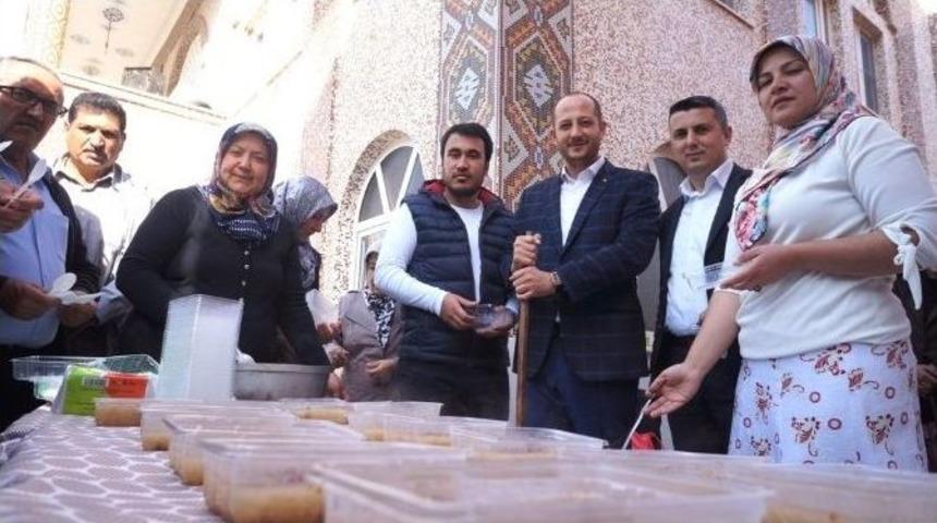 Sarıg&ouml;l Ak Parti Teşkilat Bin Kişiye Aşure Dağıttı