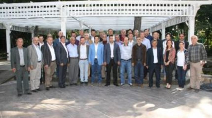Başkan Turgay Gen&ccedil; Mahalle Muhtarlarıyla Toplandı
