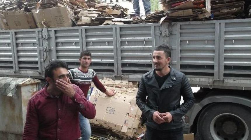 Atık Kağıt Toplayarak Geri D&ouml;n&uuml;ş&uuml;me Kazandırıyor