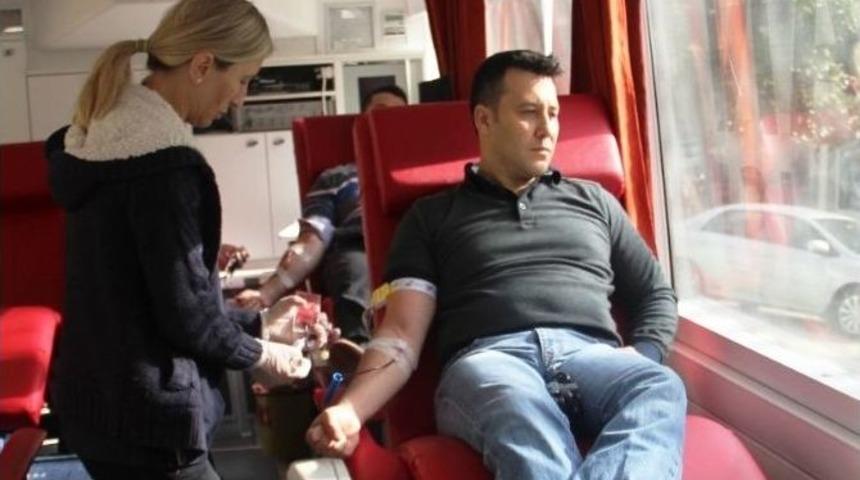 &Ccedil;an&rsquo;da Kızılay&rsquo;a 24 &Uuml;nite Kan Bağışı