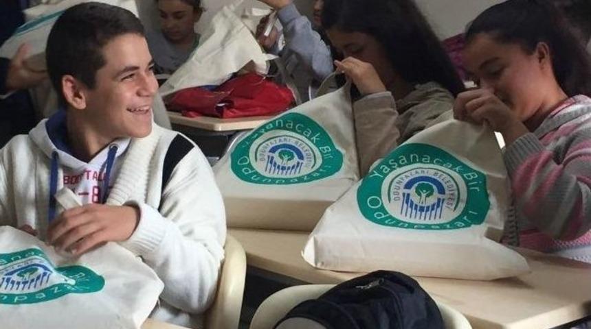Odunpazarı&rsquo;ndan Eğitime Destek S&uuml;r&uuml;yor