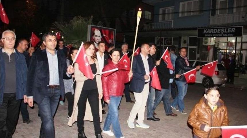 Sarıg&ouml;l&rsquo;de Cumhuriyet Meşale Y&uuml;r&uuml;y&uuml;ş&uuml;