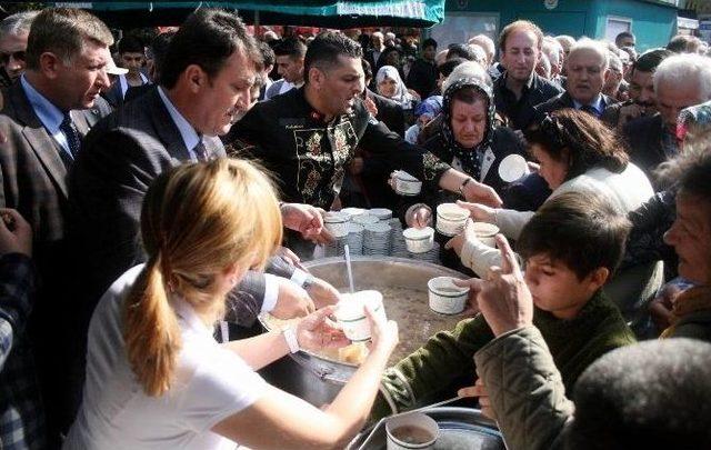 Malzemeleri Türkiye’nin 81 İlinden Toplanarak Yapılan Aşure Cumhurbaşkanına İkram Edilecek