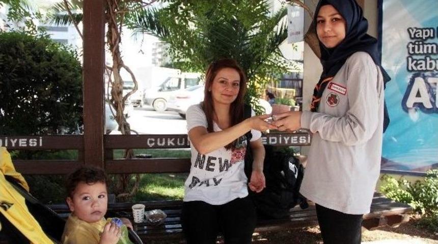 İzciler Aşure Dağıttı