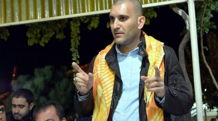 Tansu Kaya Ayak Basmadık Yer, Sıkmadık El Bırakmıyor