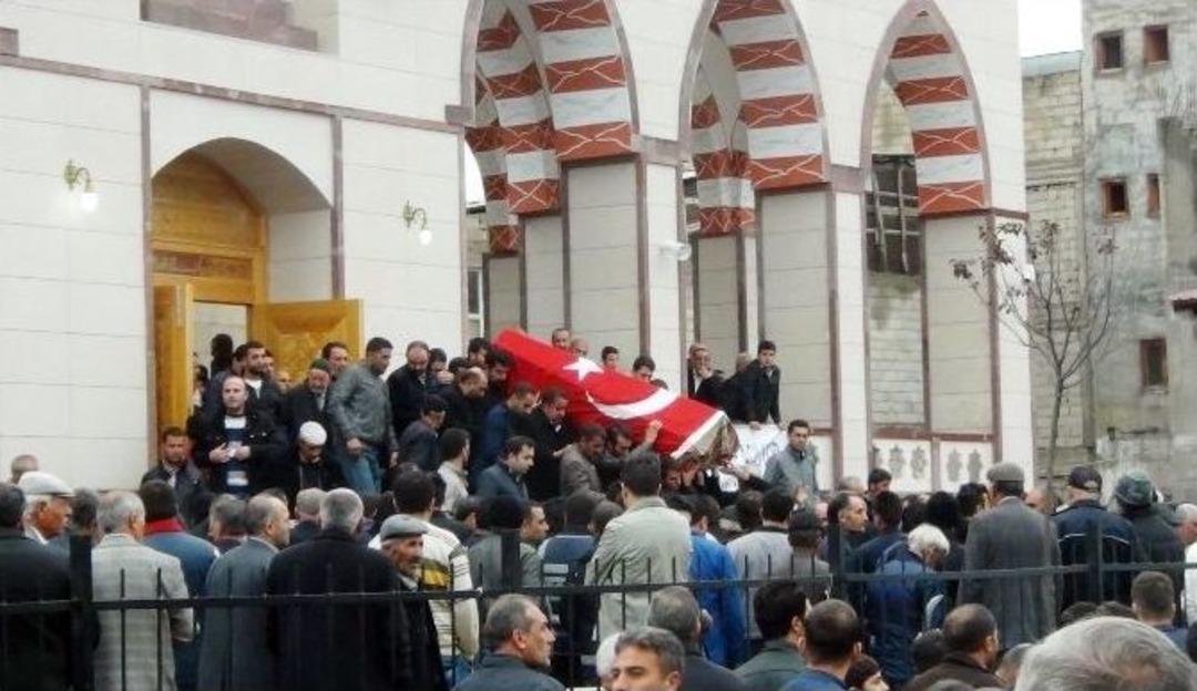 Erciş&rsquo;te &Ouml;ld&uuml;r&uuml;len Esnaf Toprağa Verildi