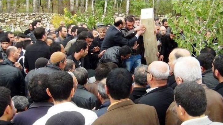 Erciş’te Öldürülen Esnaf Toprağa Verildi G5