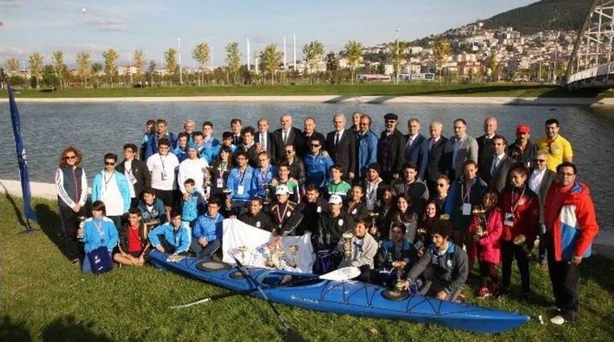 H&uuml;davendigar Parkı Kano Yarışlarıyla Renklendi