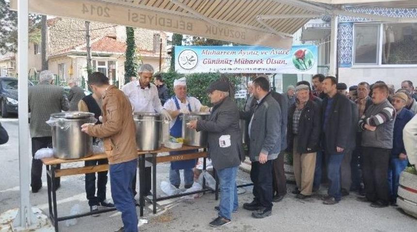 Boz&uuml;y&uuml;k Ulu Camide Aşure İkramı Yapıldı