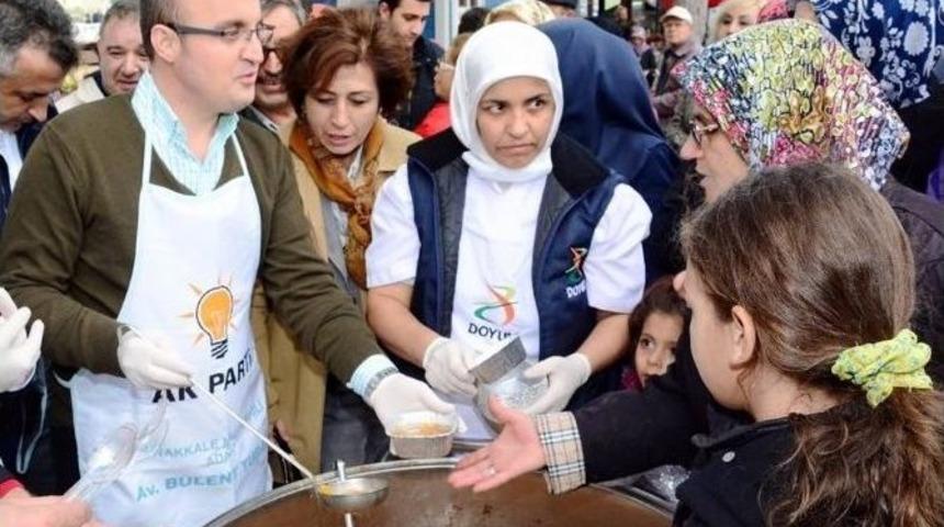 Turan Cuma Pazarında Aşure Dağıttı