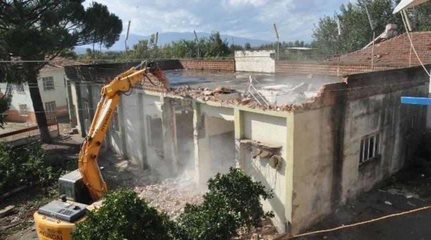 Nazilli Belediyesi Hizmetlerine Devam Ediyor