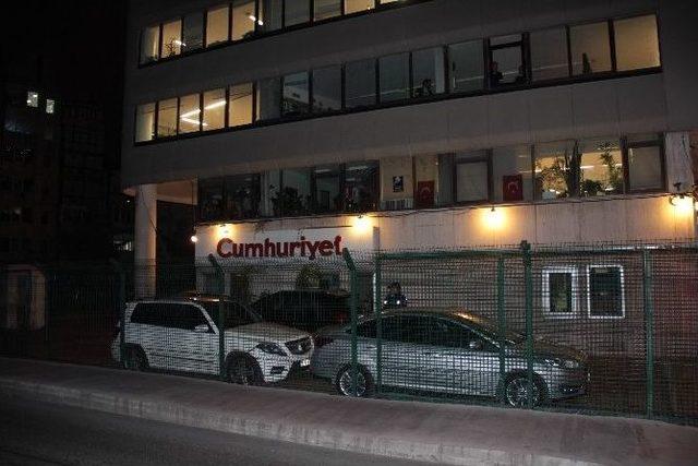 Cumhuriyet Gazetesine Saldırı İddiası Polisi Alarma Geçirdi