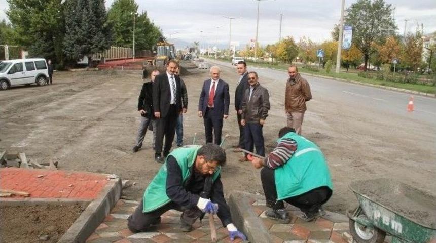 Kaldırım &Ccedil;alışmaları Hızla Devam Ediyor