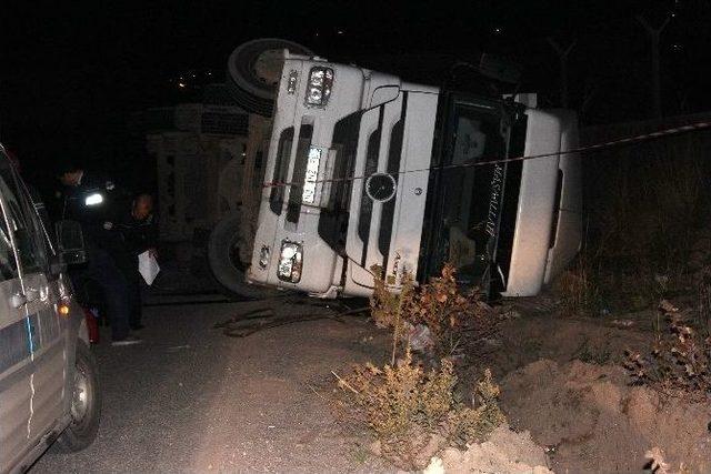 Hafriyat Tır’ı Devrildi, Sürücü Altında Kaldı: 1 Ölü