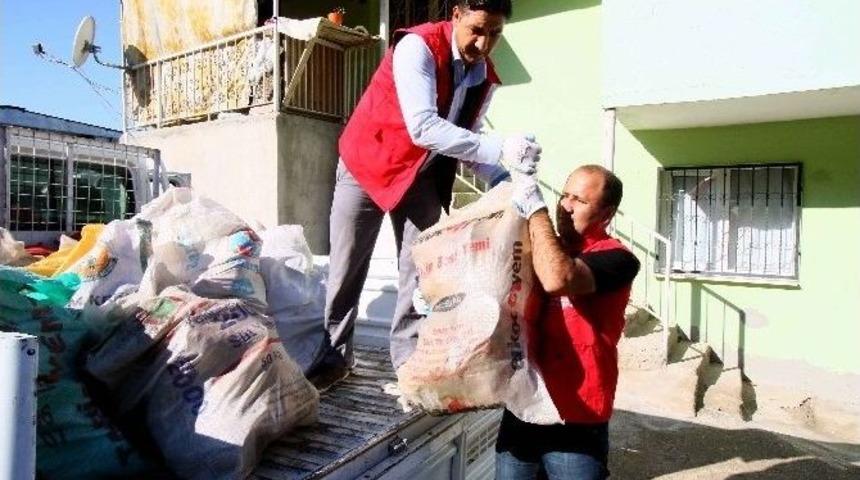 Bayraklı&rsquo;da Kış &Ouml;ncesi Yakacak Yardımları Başladı