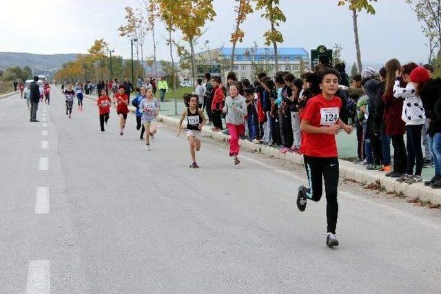 Eskişehir’de Cumhuriyet Kupası Atletizm Kros Müsabakaları