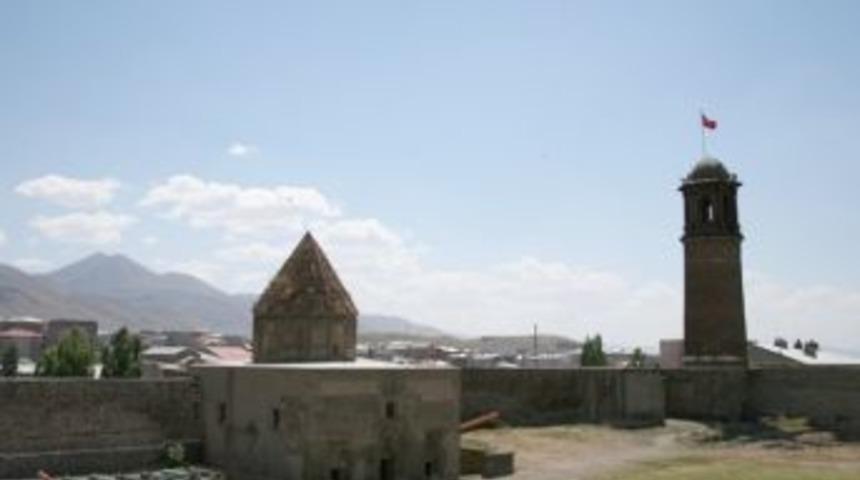 1983&rsquo;ten 2015&rsquo;e Erzurum Ve Se&ccedil;imler