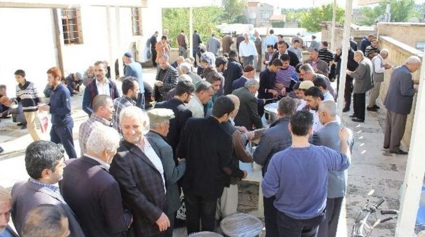 Cami Cemaatine Ve Vatandaşa Aşure Dağıtıldı