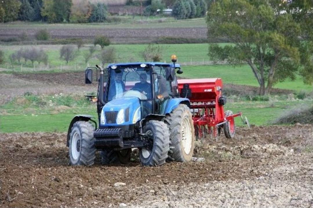 Ak Partili Eker Trakt&ouml;re Bindi